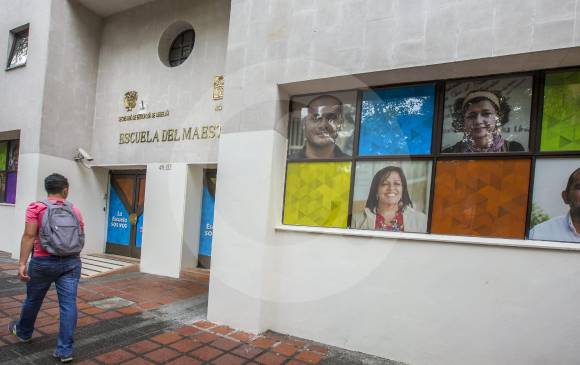 La sede de la Escuela del Maestro está ubicada en la Avenida La Playa entre Girardot y el teatro Pablo Tobón Uribe. El edificio es propiedad de la Secretaría de Educación. FOTO Juan Antonio Sánchez