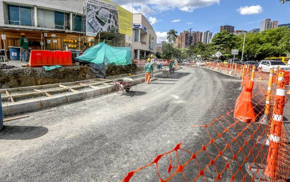 Se reporta un avance del 60 por ciento en la construcción de la paralela norte de la quebrada La Ayurá, corredor que conectará las avenidas Las Vegas y Regional. FOTO juan antonio sánchez