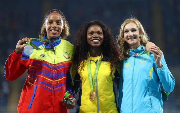 Las medallistas olímpicas de salto triple Yulimar Rojas, Caterine Ibargüen y Olga Rypakova. FOTO Reuters