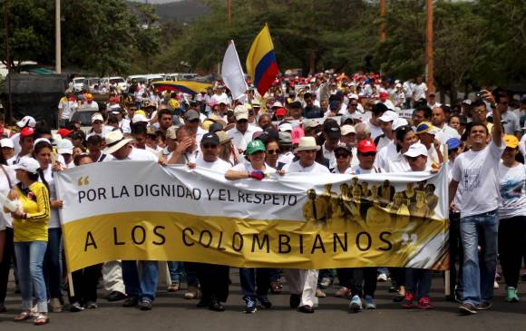 Colombianos marcharon hasta el Puente Simón Bolívar en solidaridad con los deportados. FOTO reuters