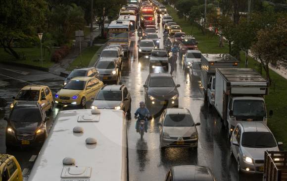 La avenida Las Vegas presenta problemas de movilidad en horas pico entre lunes y viernes. La comunidad pide darle celeridad al semáforo de la calle 4 sur como solución. FOTO Jaime Pérez