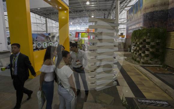 Los materiales son uno de los eslabones más robustos de la cadena de construcción y su oferta ocupa buena parte de la feria Expocamacol 2016, en Plaza Mayor. FOTO Donaldo Zuluaga