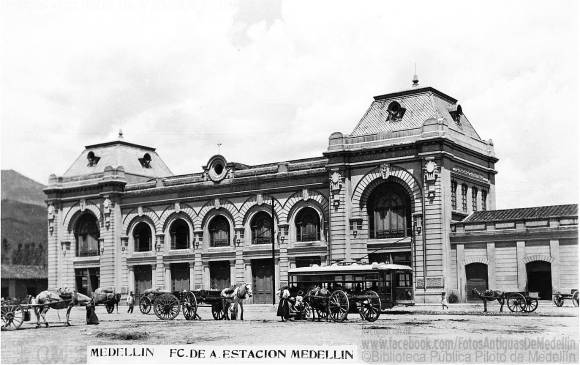 Al navegar por estas cuentas usted encontrará cosas que no vio en el colegio. Seguidores contribuyen a este archivo público con fotografías familiares y con datos que les cuentan sus parientes mayores. FOTO cortesía