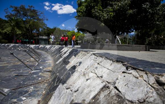 Parque de Banderas de Medellín: descuidado y sin banderas