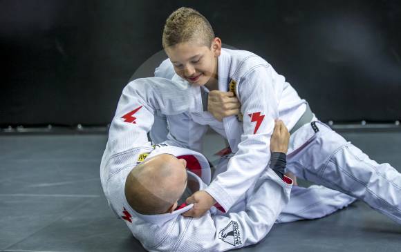 Ayer, en su entrenamiento matinal de jiu jitsu. Su motivación es grande para buscar un título mundial. FOTO Juan A. Sánchez 