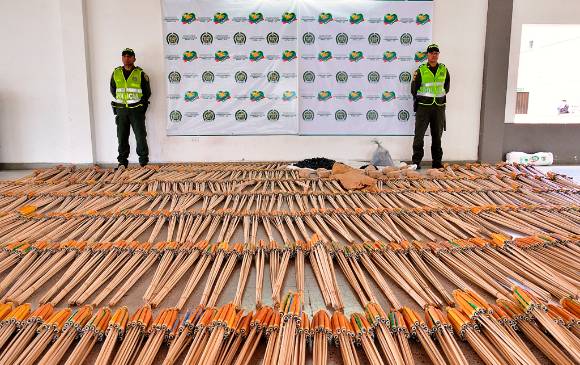 El coronel Ramiro Riveros, comandante de la Policía de Antioquia, confirmó este lunes la incautación de una tonelada de pólvora. FOTO CORTESÍA