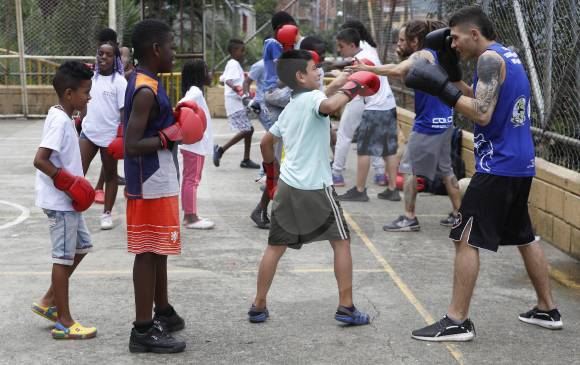 Una hora a la semana se reúnen los integrantes de Sports is your gang, la idea es aumentar la intensidad horaria. FOTO Manuel Saldarriaga