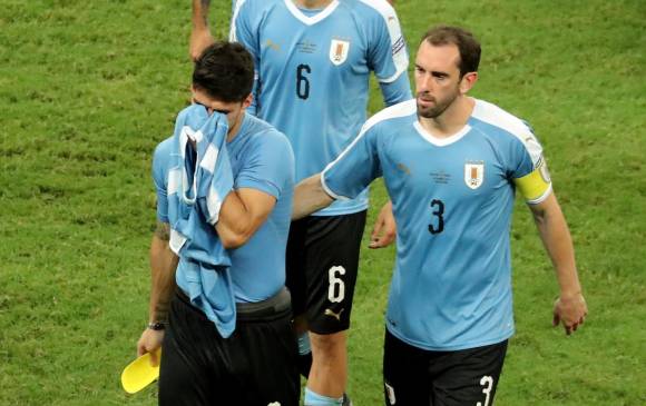 Luis Suárez sale llorando del campo tras fallar penal con Perú en Copa América. Foto: Reuters.