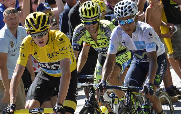El colombiano y el británico lucharon hasta el último día por el título del pasado Tour de Francia. FOTO AFP