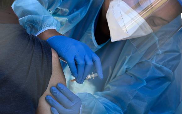 Vacuna contra el coronavirus covid-19 tendrá principio de gratuidad en Colombia. FOTO AFP