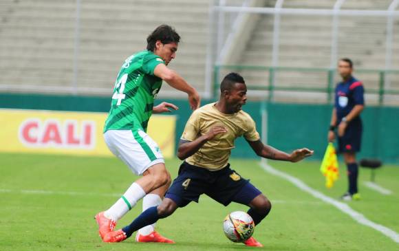 El lateral y volante antioqueño Carlos Arboleda fue uno de los jugadores destacados de Águilas ayer en Palmira. FOTO colprensa