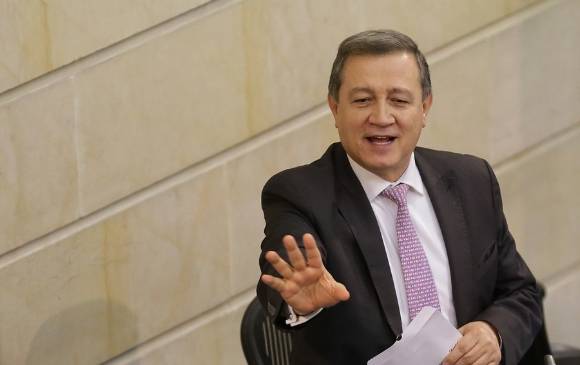 Ernesto Macías llegó a la Presidencia del Congreso con 81 votos a favor, seguido de Antanas Mockus con 23 votos. Su gestión ha generado controversia. FOTO colprensa