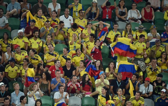 La barra colombiana nunca dejó de alentarlos. FOTO AFP