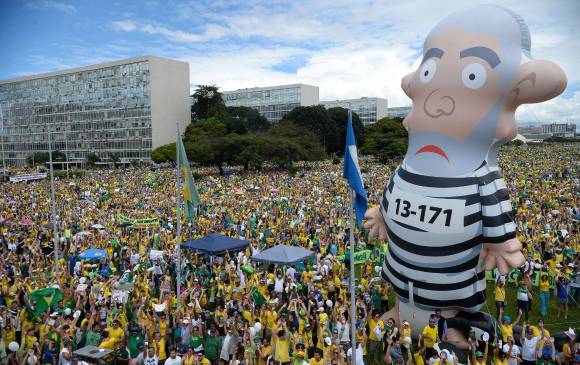 Masivo repudio de los brasileños al gobierno de Dilma Rousseff. FOTO AFP