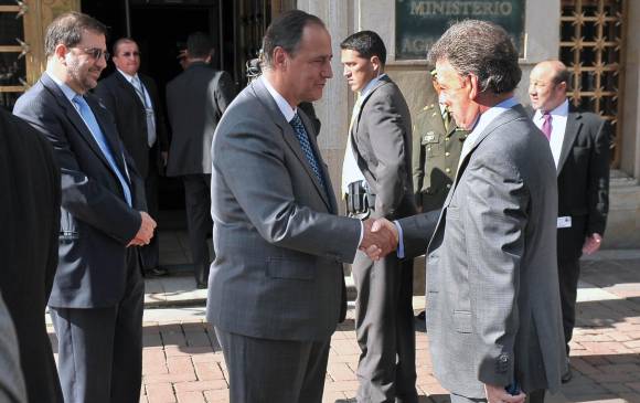 El exministro Juan Camilo Restrepo representaba al presidente Juan Manuel Santos en la negociación de paz con el Eln que se lleva a cabo en Quito, Ecuador. FOTO Archivo Colprensa