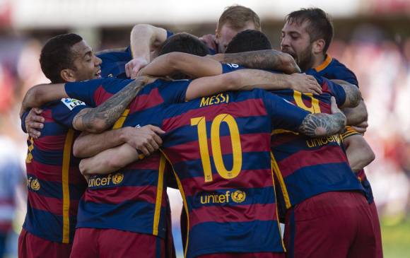 Momento de desahogo de un equipo que corría con ventaja en el liderato y cedió 11 puntos al final de la temporada. Por eso, tuvo que definir en la última fecha en el mano a mano frente a su clásico rival: Real Madrid. Suárez, cerca a la Bota de Oro en Europa. FOTO AP