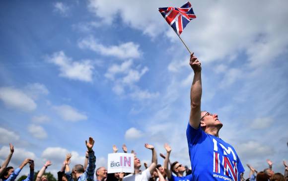 Desde el domingo se han podido ver en Lóndres distintas manifestaciones a favor del Brexit o, como en este caso, de la permanencia en la UE, especialmente en lugares como Hyde Park. FOTO AFP