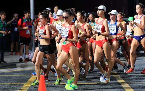 Pese a los dolores físicos que la aquejaron, Lorena Arenas siempre estuvo en el lote de punta de la prueba. FOTO AFP