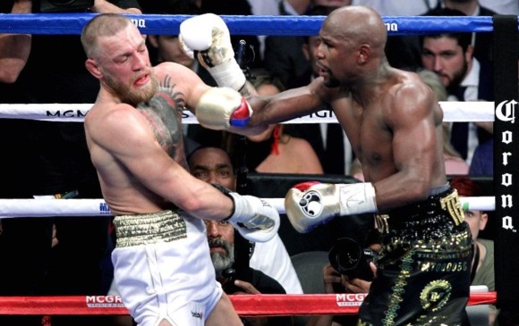 En el 2017, la pelea entre Floyd Mayweather Jr. y Conor McGregor sobre un ring de boxeo fue uno de los grandes acontecimientos deportivos del año. FOTO afp