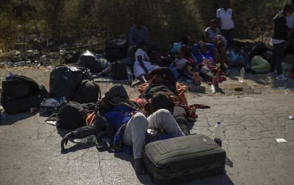 “La isla de Lesbos está declarada en estado de emergencia”, afirmó el portavoz del gobierno griego, Stelios Petsas. FOTO AFP