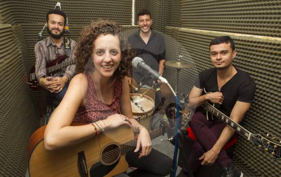 Los pueden escuchar en su página de Facebook Debarro o en el canal de YouTube de Rebeca Levi. FOTO manuel saldarriaga