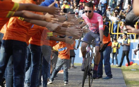 Rigoberto no es solamente apreciado por su talento en bicicleta, también por su carisma. Tras superar una grave lesión en pulmón y clavícula, se alista para el Tour francés. FOTO MANUEL SALDARRIAGA 