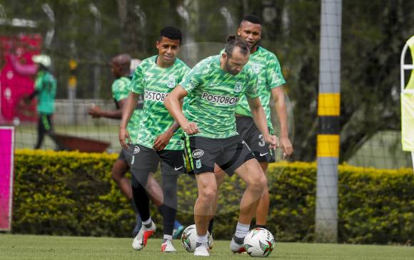 Hernán Barcos estará recuperado para el partido de este jueves frente a Patriotas en el estadio Atanasio Giradot, en el que necesita seguir sumando en pos de los ocho. FOTO esteban vanegas