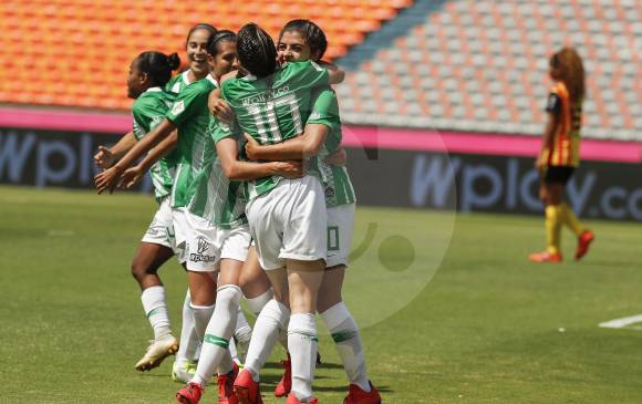 Las verdolagas celebraron su paso a cuartos de la Liga Femenina. FOTO edwin bustamante