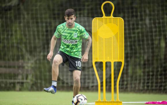 El uruguayo Pablo Ceppelini podría aparecer hoy, junto a Jarlan Barrera y Vladimir Hernández, trío que ha mostrado los mejores momentos del fútbol verdolaga este semestre. FOTO edwin bustamante