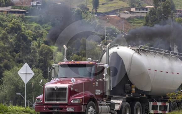El 82 % de emisiones de contaminantes provienen de fuentes móviles que, en los meses de cambio de temporada (de seca a lluvia), se quedan estancados en la cuenca porque las nubes son bajas e impiden la salida de material particulado. FOTO edwin bustamante 