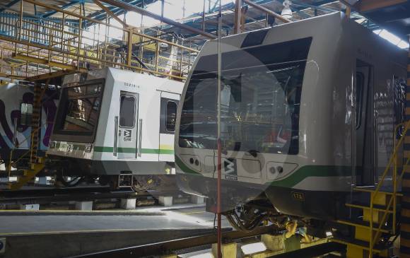A la izquierda, la apariencia de los trenes MAN, o de primera generación, con su frente cuadrado. A la derecha, la cabina aerodinámica de los trenes de segunda generación. FOTO manuel saldarriaga