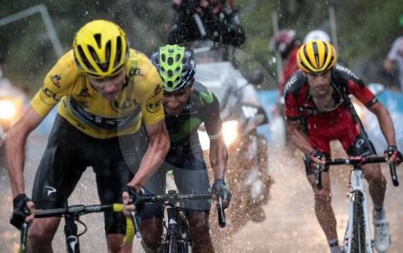 Un vendaval de emociones se vivió ayer en la novena etapa del Tour de Francia, en la que Nairo estuvo concentrado y combativo para evitar ceder tiempo ante Chris Froome. FOTO AFP