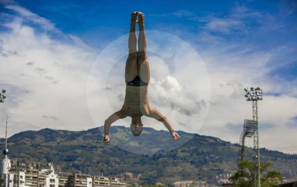 El saltador antioqueño se lleno de gloria en el Nacional Interligas que finalizó en Medellín y dejó a Antioquia como gran vencedor, por encima de Valle y Risaralda. FOTO Manuel Saldarriaga