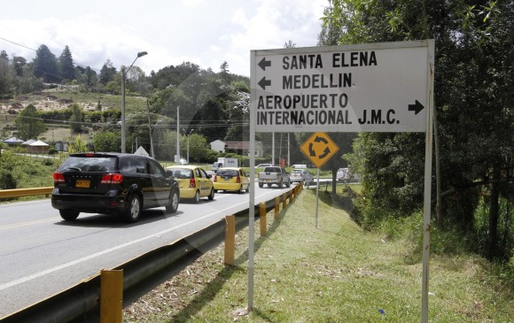 Las vías que comprenden el denominado anillo vial del Oriente, que circundan el aeropuerto, son congestionadas y, ante un cierre en Palmas o la Medellín Bogotá, colapsan. FOTO Donaldo Zuluaga