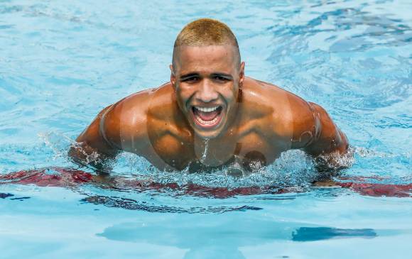 Serrano también podría ser medallista en los 50 metros libre que se disputan hoy. FOTO jaime pérez