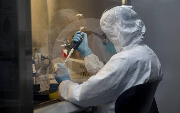 Laboratorio de medicina tropical de la Universidad CES donde se realizan el análisis y las pruebas de diagnóstico del coronavirus covid-19 en Medellín. FOTO Esteban Vanegas 