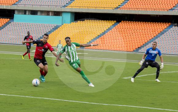En la foto, Hayen Palacios, jugador que ya sumó minutos y mostró cosas interesantes con el plantel profesional. FOTO camilo suárez