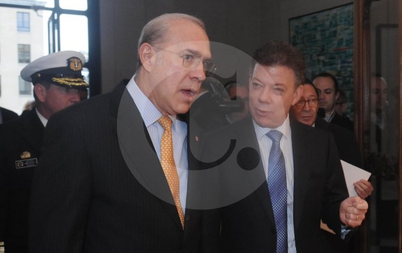 Desde agosto de 2010, el presidente Juan Manuel Santos (der.) ha trabajando con Ángel Gurría, secretario de la Ocde, en el ingreso de Colombia a esa Organización. FOTO Archivo