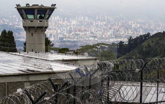 Los presos tanto en cárceles como en centros de detención transitorios viven hacinados, y esto podría ayudar a que el virus se propague fácilmente. FOTO Julio Herrera