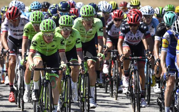 Urán ha tenido buen abrigo de su equipo, y cuando se ha quedado solo, ha respondido . FOTO AFP