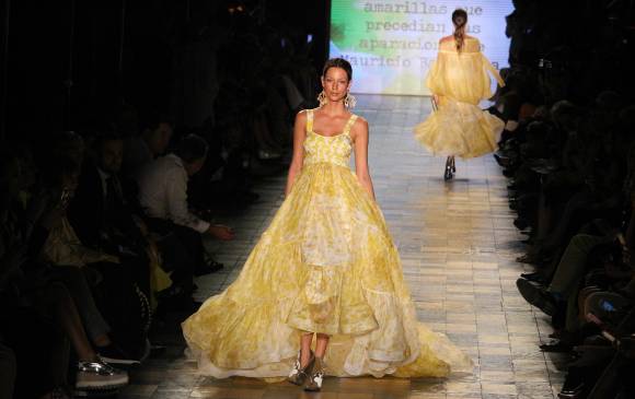 La diseñadora presentó faldas y vestidos elaborados con estampados que retrataron los paisajes del caribe colombiano y las letras del escritor. FOTO COLPRENSA