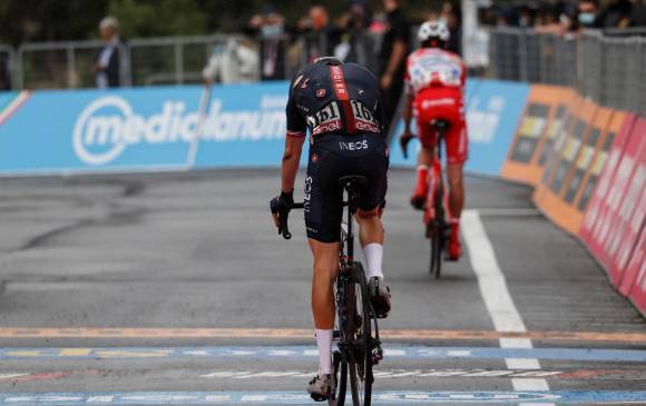 Así terminó ayer Geraint Thomas al finalizar la etapa 3 del Giro, la cual resultó un calvario para él. Es incierto si seguirá en carrera. FOTO afp