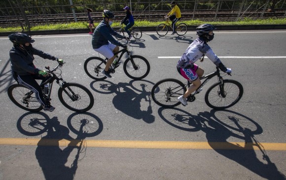 El uso de la bicicleta ha aumentado no solo recreativamente sino para desplazamientos dentro del área Metropolitana. FOTO edwin bustamante.