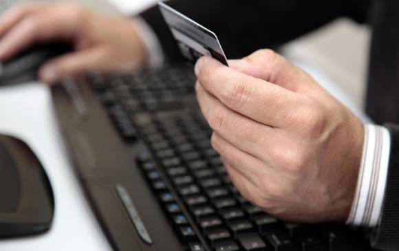 Las nuevas posibilidades para ejecutar transacciones monetarias, incluso a través de las redes sociales, serán sometidas a control de la Superintendencia Financiera. FOTO Shutterstock