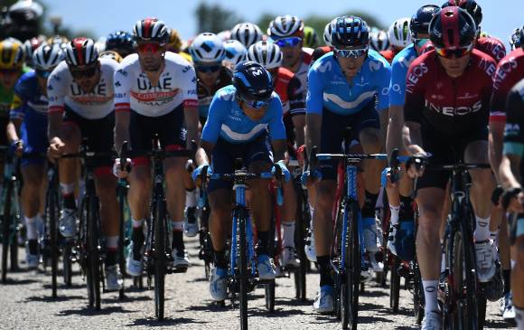 En el Tour empieza el primer contacto con la alta montaña, terreno ideal de Nairo Quintana (centro), quien además de talento espera imponer experiencia ante los demás escaladores. FOTO AFP
