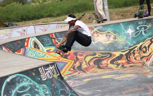 Jazmín, durante una de sus pruebas en el Campeonato Nacional de skateboarding disputado en Fusagasugá. FOTOs cortesía fedepatín