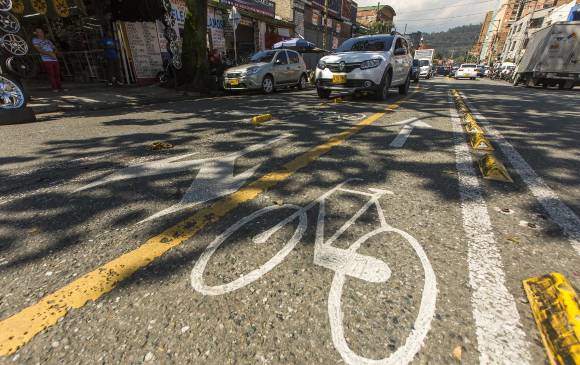35 kilómetros de ciclorrutas de Medellín serán reparadas por la Alcaldía de Medellín. FOTO CARLOS ALBERTO VELÁSQUEZ 