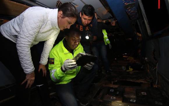 El bus de pasajeros que se accidentó ayer a 80 kilómetros de Quito, Ecuador, llevaba 34 pasajeros, entre ellos 23 de nacionalidad colombiana. FOTO @FiscaliaEcuador