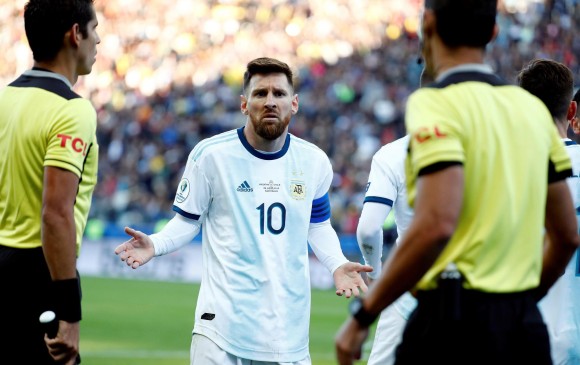 La cara de desconcierto de Messi luego de ser expulsado en el duelo por el tercer puesto. FOTO EFE