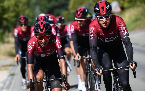 El equipo Ineos delata unión y optimismo para encarar la semana final del Tour. “Nos mantenemos juntos, tengo confianza en Egan”, dijo Thomas sobre el joven colombiano. FOTO AFP
